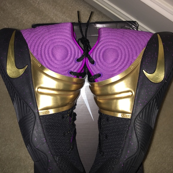 Kyrie 2 UW Exclusive Size 10.5 Kobe KD Lebron ii main image 7